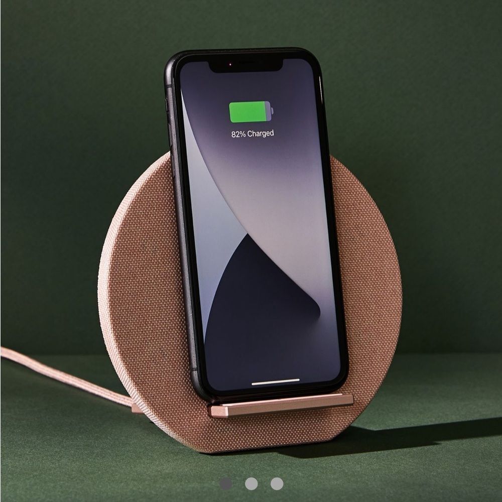 Anthropologie x Native Union Wireless Cellphone Charging Dock | Rose Pink